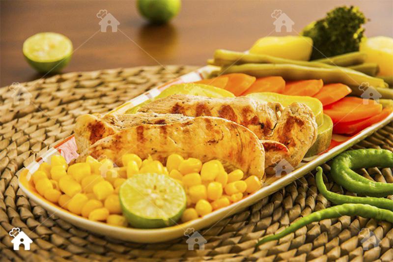 مرغ گریل با سبزیجات